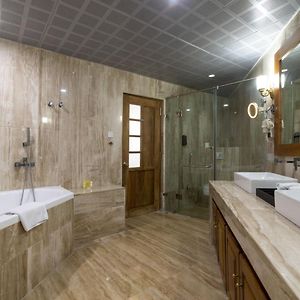 Royal King Suite